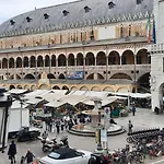 Padovaresidence - Vista Piazza Delle Erbe E Palazzo Della Ragione * Πάδοβα