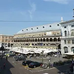 Padovaresidence - Vista Piazza Delle Erbe E Palazzo Della Ragione * Πάδοβα