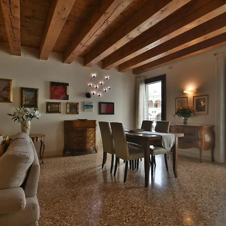 Padovaresidence - Vista Piazza Delle Erbe E Palazzo Della Ragione *